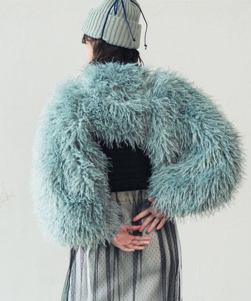 ORIENT MILLINERY（オリエント ミリナリー）の「TIBETAN LAMB FUR ARM BOLERO | チベットラムエコファーバルーンアームボレロ（その他アウター・レディース・ブラック/ベージュ/ブルー・FREE）」の6枚目の写真