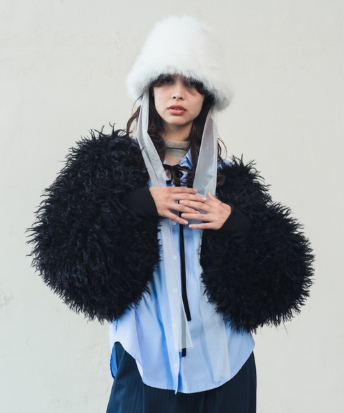 ORIENT MILLINERY（オリエント ミリナリー）の「TIBETAN LAMB FUR ARM BOLERO | チベットラムエコファーバルーンアームボレロ（その他アウター・レディース・ブラック/ベージュ/ブルー・FREE）」の4枚目の写真