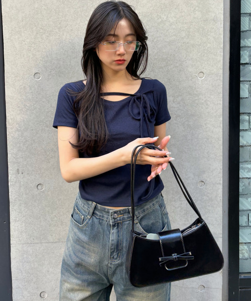 Ada.（エイダ）の「フロントリボン 半袖Ｔシャツ（Tシャツ/カットソー・レディース・ネイビー/ブラック/グレー/ベージュ/アイボリー・FREE）」の8枚目の写真