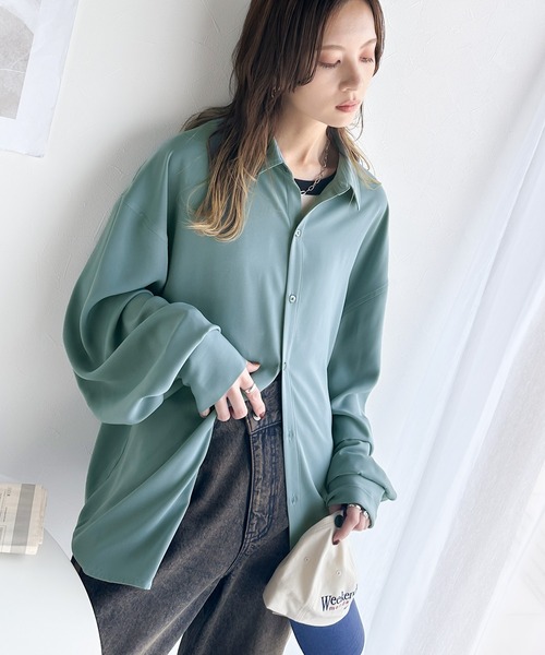 classicalelf(クラシカルエルフ)の「上質なとろみ素材。オーバーサイズシャツ(長袖)(シャツ/ブラウス・レディース・ブルー/ブラック/チャコール/ホワイト・LARGE/MEDIUM/SMALL/X-LARGE)」の14枚目の写真