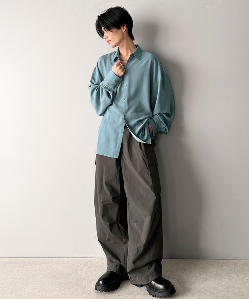 classicalelf(クラシカルエルフ)の「上質なとろみ素材。オーバーサイズシャツ(長袖)(シャツ/ブラウス・レディース・ブルー/ブラック/チャコール/ホワイト・LARGE/MEDIUM/SMALL/X-LARGE)」の18枚目の写真