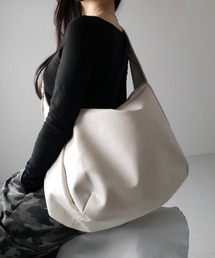 me+em select（ミームセレクト）の「【 ２WAY ／ A4収納可 】ハトメデザインベルテッドワンハンドルショルダーバッグ ／ Eyelet design belted onehandle shoulder bag（ショルダーバッグ）」