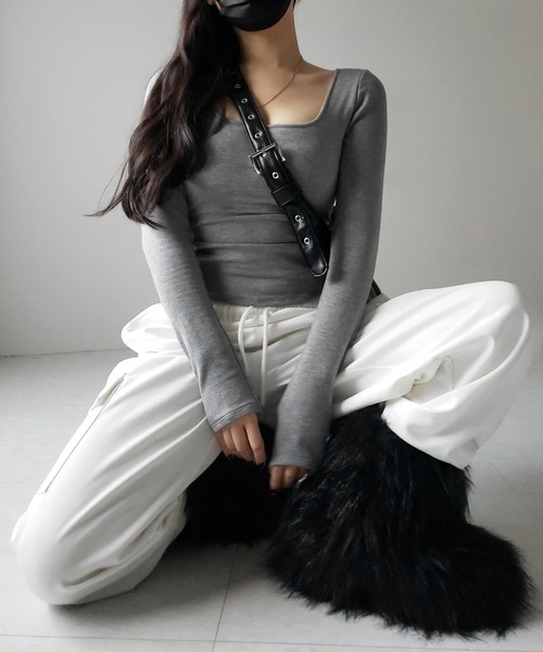 me+em select(ミームセレクト)の「【 2WAY / A4収納可 】ハトメデザインベルテッドワンハンドルショルダーバッグ / Eyelet design belted onehandle shoulder bag(ショルダーバッグ・レディース・アイボリー/ブラック・FREE)」の12枚目の写真