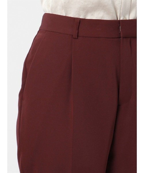 SUIT SQUARE（スーツスクエア）の「タックテーパードパンツ ウォッシャブル 消臭 ダブルクロスサテン 無地（スーツパンツ・レディース・ボルドー/チャコールグレー・36(7号)/38(9号)/40(11号)/42(13号)）」の6枚目の写真