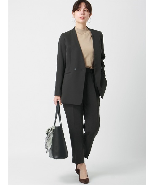 SUIT SQUARE（スーツスクエア）の「タックテーパードパンツ ウォッシャブル 消臭 ダブルクロスサテン 無地（スーツパンツ・レディース・ボルドー/チャコールグレー・36(7号)/38(9号)/40(11号)/42(13号)）」の19枚目の写真