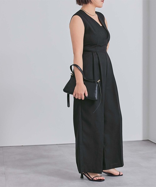 UR'S（ユアーズ）の「リネンライクディープハートネックオールインワン（つなぎ/オールインワン・レディース・ブラック/ダークグレー/サンドベージュ・SP/S/M/L）」の2枚目の写真