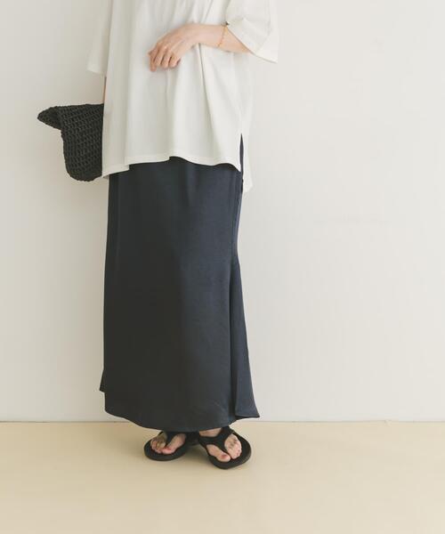ITEMS URBANRESEARCH（アイテムズ アーバンリサーチ）の「サテンマーメイドスカート（スカート・レディース・ネイビー/ベージュ/ブラック・FREE）」の3枚目の写真
