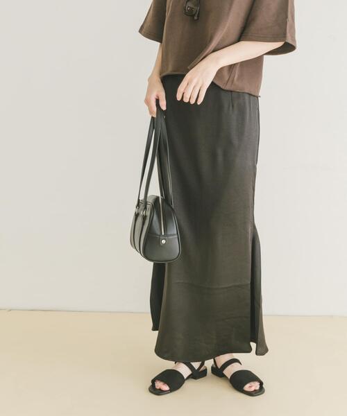 ITEMS URBANRESEARCH（アイテムズ アーバンリサーチ）の「サテンマーメイドスカート（スカート・レディース・ネイビー/ベージュ/ブラック・FREE）」の2枚目の写真