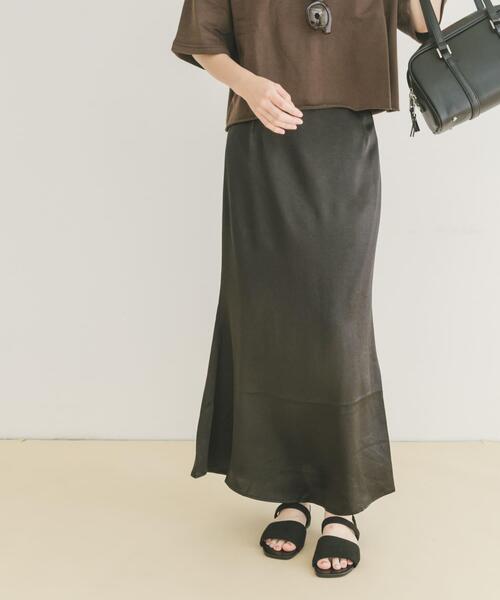 ITEMS URBANRESEARCH（アイテムズ アーバンリサーチ）の「サテンマーメイドスカート（スカート・レディース・ネイビー/ベージュ/ブラック・FREE）」の4枚目の写真