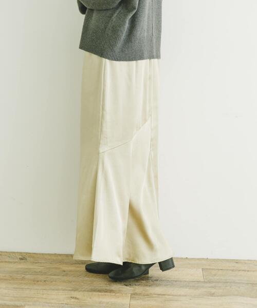 ITEMS URBANRESEARCH（アイテムズ アーバンリサーチ）の「サテンマーメイドスカート（スカート・レディース・ネイビー/ベージュ/ブラック・FREE）」の17枚目の写真