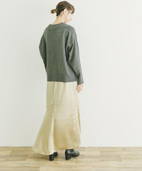 ITEMS URBANRESEARCH（アイテムズ アーバンリサーチ）の「サテンマーメイドスカート（スカート・レディース・ネイビー/ベージュ/ブラック・FREE）」の19枚目の写真