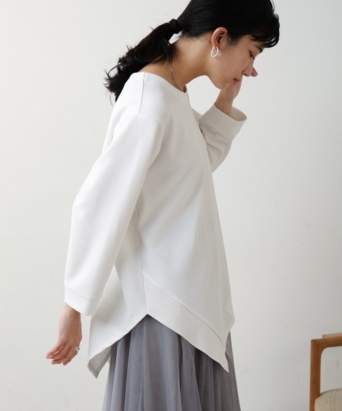 Bou Jeloud(ブージュルード)の「梨地プレーティングアシメ切替プルオーバー(Tシャツ/カットソー・レディース・オフホワイト/ブルー・FREE)」の4枚目の写真