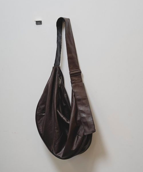 TODAYFUL(トゥデイフル)の「【TODAYFUL/トゥデイフル】Ecoleather Shoulder Bag/エコレザーショルダーバッグ(ショルダーバッグ・レディース・キナリ/ダークブラウン/ブラック・FREE)」の15枚目の写真