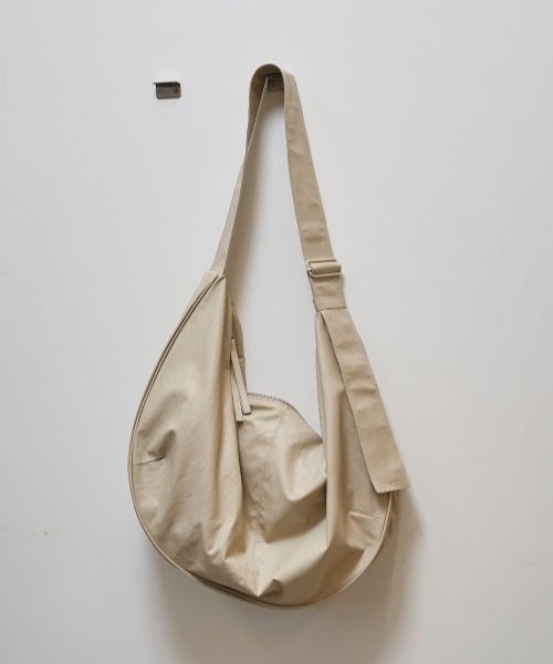 TODAYFUL(トゥデイフル)の「【TODAYFUL/トゥデイフル】Ecoleather Shoulder Bag/エコレザーショルダーバッグ(ショルダーバッグ・レディース・キナリ/ダークブラウン/ブラック・FREE)」の20枚目の写真