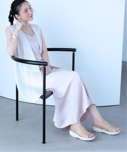 enchanted(エンチャンテッド)の「本革2WAYミュールスリングバックサンダル(サンダル・レディース・シルバー/ブラック/ベージュ/ホワイト・S/M/L/LL)」の5枚目の写真