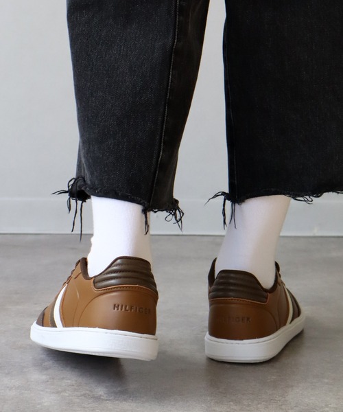 TOMMY HILFIGER（トミーヒルフィガー）の「【TOMMY HILFIGER/トミーヒルフィガー】TH ICONIC COURT3.0/アイコニック コート ローカット スニーカー（スニーカー・レディース・タン/ホワイト×ネイビー・25.0cm/22.5cm/24.5cm/24.0cm/23.5cm/23.0cm）」の3枚目の写真