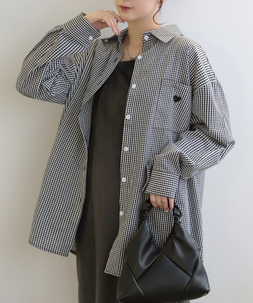 LUMIRA(アパレル)(ルミラ)の「ハート刺繍ロゴ ストライプシャツ(シャツ/ブラウス・レディース・ホワイト/ブルー/ブラック系1/ブラック系2/ネイビー系1・FREE)」の4枚目の写真