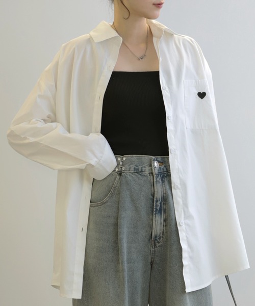 LUMIRA(アパレル)(ルミラ)の「ハート刺繍ロゴ ストライプシャツ(シャツ/ブラウス・レディース・ホワイト/ブルー/ブラック系1/ブラック系2/ネイビー系1・FREE)」の6枚目の写真