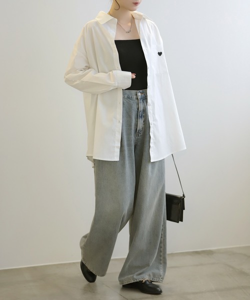 LUMIRA(アパレル)(ルミラ)の「ハート刺繍ロゴ ストライプシャツ(シャツ/ブラウス・レディース・ホワイト/ブルー/ブラック系1/ブラック系2/ネイビー系1・FREE)」の7枚目の写真