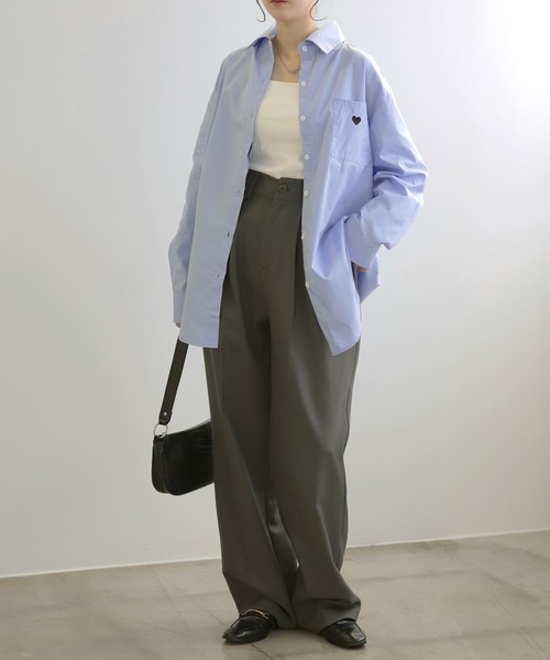 LUMIRA(アパレル)(ルミラ)の「ハート刺繍ロゴ ストライプシャツ(シャツ/ブラウス・レディース・ホワイト/ブルー/ブラック系1/ブラック系2/ネイビー系1・FREE)」の13枚目の写真