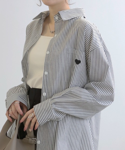 LUMIRA(アパレル)(ルミラ)の「ハート刺繍ロゴ ストライプシャツ(シャツ/ブラウス・レディース・ホワイト/ブルー/ブラック系1/ブラック系2/ネイビー系1・FREE)」の17枚目の写真