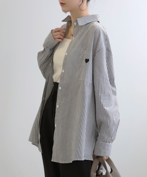 LUMIRA(アパレル)(ルミラ)の「ハート刺繍ロゴ ストライプシャツ(シャツ/ブラウス・レディース・ホワイト/ブルー/ブラック系1/ブラック系2/ネイビー系1・FREE)」の20枚目の写真