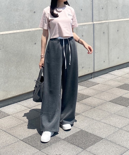 solleim(ソルレム)の「クロップド刺繍Tシャツ(Tシャツ/カットソー・レディース・ブラック/オフホワイト/ネイビー/チャコール/ピンク・M/L)」の15枚目の写真