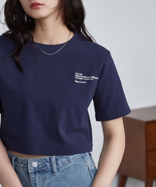 solleim(ソルレム)の「クロップド刺繍Tシャツ(Tシャツ/カットソー・レディース・ブラック/オフホワイト/ネイビー/チャコール/ピンク・M/L)」の6枚目の写真