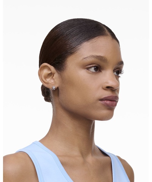 MARC JACOBS（マークジェイコブス）の「BALLOON DAISY DAISY MICRO EARRINGS/デイジー マイクロ ピアス（ピアス（両耳用）・レディース・シルバー系/ゴールド系・ONE SIZE）」の5枚目の写真