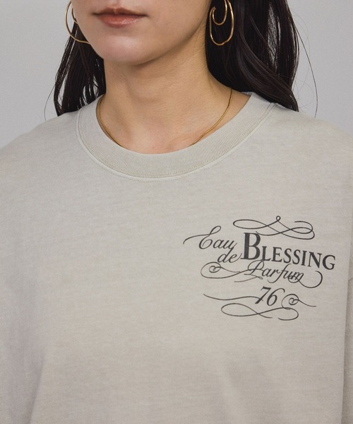 SALON adam et rope'(サロン アダム エ ロペ)の「ビンテージライクパルファムプリントビッグTシャツ(Tシャツ/カットソー・レディース・ベージュ系その他/ブルー系その他4/チャコールグレー・FREE)」の20枚目の写真