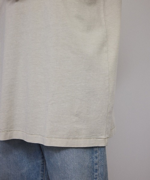 SALON adam et rope'(サロン アダム エ ロペ)の「ビンテージライクパルファムプリントビッグTシャツ(Tシャツ/カットソー・レディース・ベージュ系その他/ブルー系その他4/チャコールグレー・FREE)」の17枚目の写真