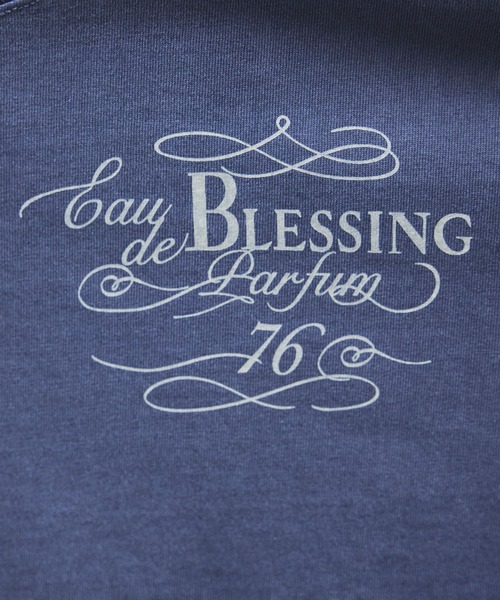 SALON adam et rope'(サロン アダム エ ロペ)の「ビンテージライクパルファムプリントビッグTシャツ(Tシャツ/カットソー・レディース・ベージュ系その他/ブルー系その他4/チャコールグレー・FREE)」の15枚目の写真