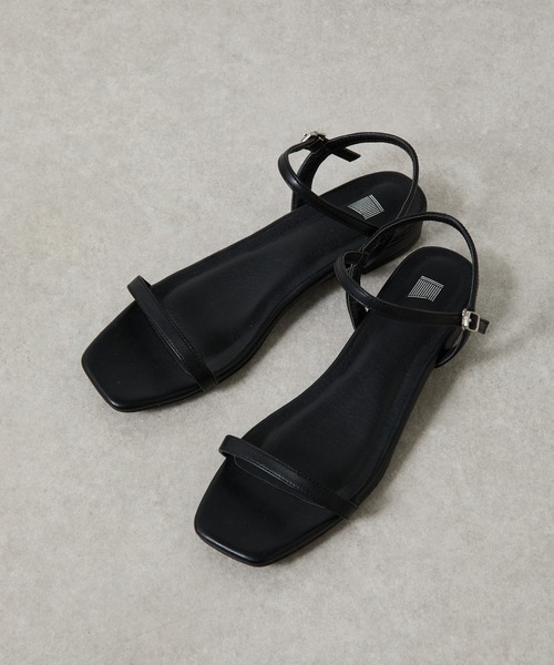 COLONY 2139（コロニートゥーワンスリーナイン）の「ナロウストラップサンダル（サンダル・レディース・ゴールド/ブラック・MEDIUM/LARGE）」の2枚目の写真
