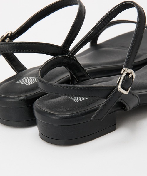 COLONY 2139（コロニートゥーワンスリーナイン）の「ナロウストラップサンダル（サンダル・レディース・ゴールド/ブラック・MEDIUM/LARGE）」の22枚目の写真