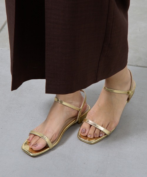 COLONY 2139（コロニートゥーワンスリーナイン）の「ナロウストラップサンダル（サンダル・レディース・ゴールド/ブラック・MEDIUM/LARGE）」の12枚目の写真