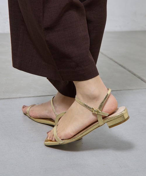 COLONY 2139（コロニートゥーワンスリーナイン）の「ナロウストラップサンダル（サンダル・レディース・ゴールド/ブラック・MEDIUM/LARGE）」の13枚目の写真