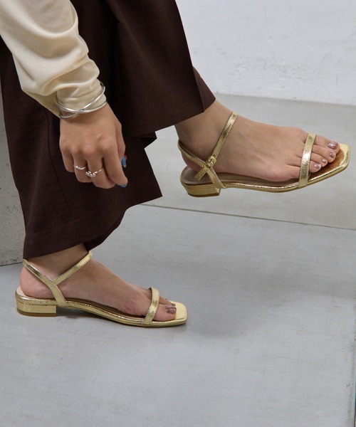 COLONY 2139（コロニートゥーワンスリーナイン）の「ナロウストラップサンダル（サンダル・レディース・ゴールド/ブラック・MEDIUM/LARGE）」の14枚目の写真