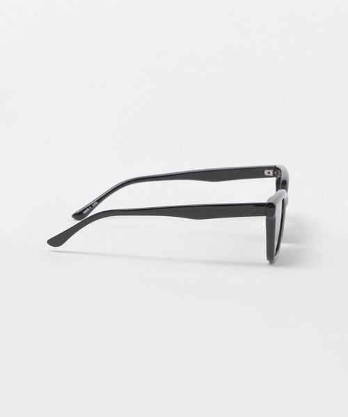 FOREVER 21（フォーエバー トゥエンティーワン）の「スクエアサングラス（メガネ・レディース・ブラック/グレー・FREE）」の4枚目の写真