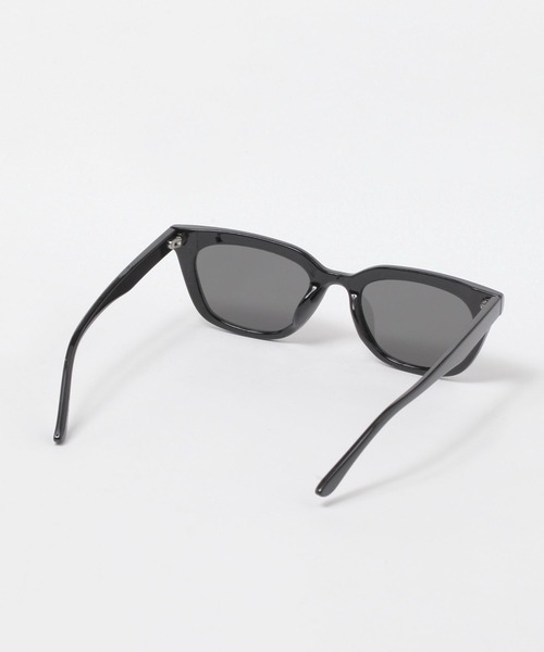 FOREVER 21（フォーエバー トゥエンティーワン）の「スクエアサングラス（メガネ・レディース・ブラック/グレー・FREE）」の5枚目の写真