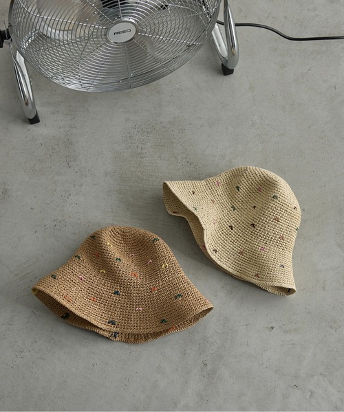 THE YOn（ザヨン）の「カラフルドットペーパーハット（ハット・レディース・ベージュ/アイボリー・FREE）」の4枚目の写真