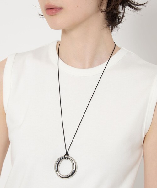 UNITED ARROWS(ユナイテッドアローズ)の「Oシェイプ コードネックレス(ネックレス・レディース・シルバー/ゴールド・FREE)」の2枚目の写真