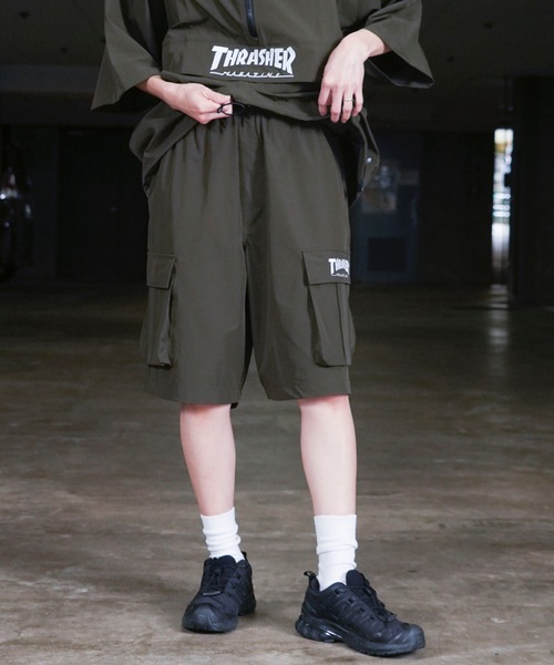 THRASHER(スラッシャー)の「NYLON CARGO SHORTS / スラッシャーロゴ刺繍ナイロンカーゴショーツ(カーゴパンツ・メンズ・グレイッシュベージュ/ブラック/カーキ・LARGE/MEDIUM/X-LARGE)」の1枚目の写真