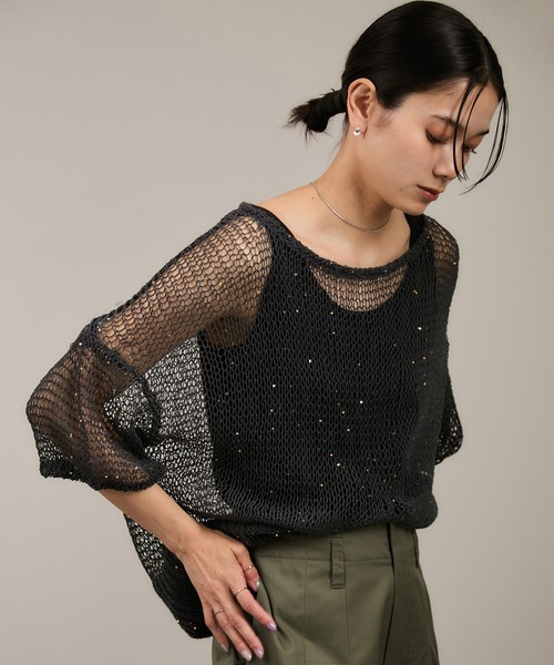 SALON adam et rope'（サロン アダム エ ロペ）の「ギマコットンスパンコールプルオーバー（ニット/セーター・レディース・チャコールグレー/オフホワイト/ブラウン系その他2・FREE）」の3枚目の写真