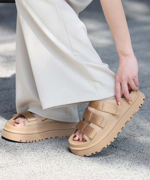 UGG(アグ)の「【UGG/アグ】W GOLDENGLOW SLIDE:サンダル(サンダル・レディース・キャメル/ブラック・23cm/24cm/25cm)」の12枚目の写真