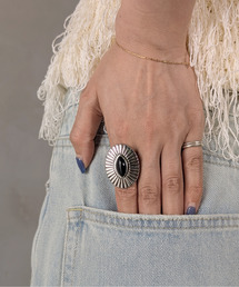 en CAnAF（エンカナフ）の「コンチョ ボリューム リング（リング）」