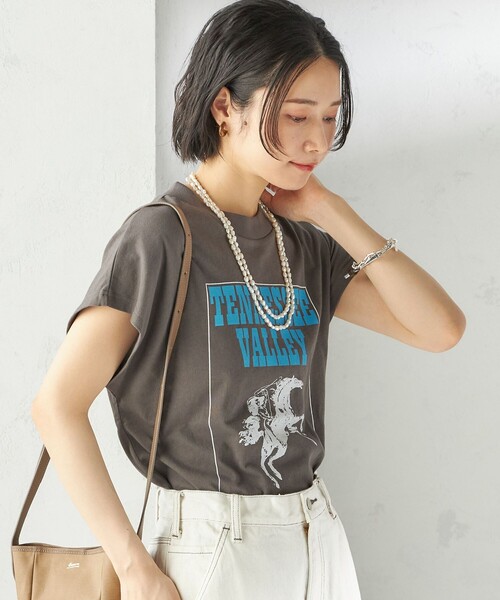 SHIPS（シップス）の「樹脂 フープ イヤリング S（イヤリング・レディース・キャメル/グレー・ONE SIZE）」の8枚目の写真