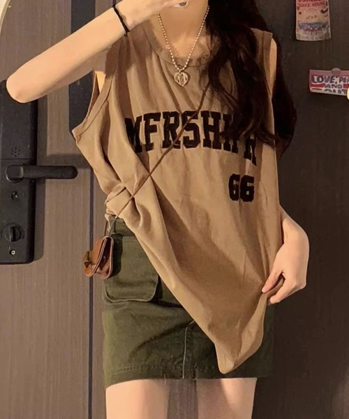 VIBGYOR（ヴィブジョー）の「[NARULA/ナルラ]ルーズシルエット カレッジロゴ風 ノースリーブ Tシャツ(CZ)（Tシャツ/カットソー・レディース・ホワイト/ベージュ/ホワイト系・FREE）」の6枚目の写真