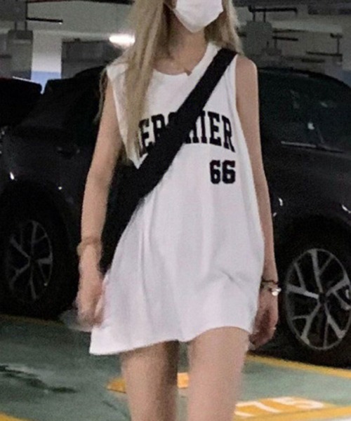 VIBGYOR（ヴィブジョー）の「[NARULA/ナルラ]ルーズシルエット カレッジロゴ風 ノースリーブ Tシャツ(CZ)（Tシャツ/カットソー・レディース・ホワイト/ベージュ/ホワイト系・FREE）」の8枚目の写真