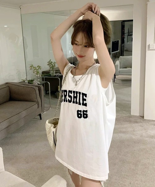 VIBGYOR（ヴィブジョー）の「[NARULA/ナルラ]ルーズシルエット カレッジロゴ風 ノースリーブ Tシャツ(CZ)（Tシャツ/カットソー・レディース・ホワイト/ベージュ/ホワイト系・FREE）」の9枚目の写真