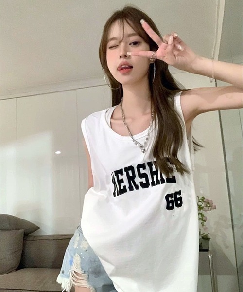 VIBGYOR（ヴィブジョー）の「[NARULA/ナルラ]ルーズシルエット カレッジロゴ風 ノースリーブ Tシャツ(CZ)（Tシャツ/カットソー・レディース・ホワイト/ベージュ/ホワイト系・FREE）」の11枚目の写真